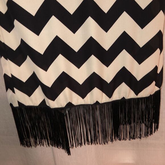 LuLaRoe S Rare Monroe Ivory Black Chevron Open Waterfall Cardigan Duster Kimono - Picture 9 of 11